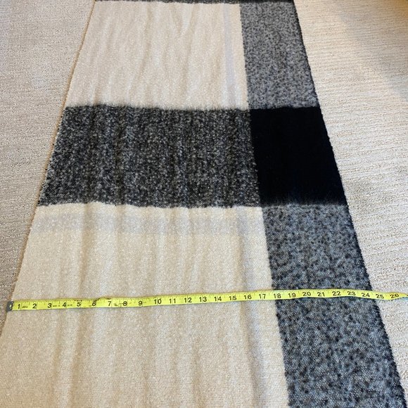 H&M Black & Cream Blanket Scarf - Picture 8 of 8